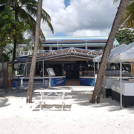 Worthing Beach Apartments บริดจ์ทาวน์ ภายนอก รูปภาพ