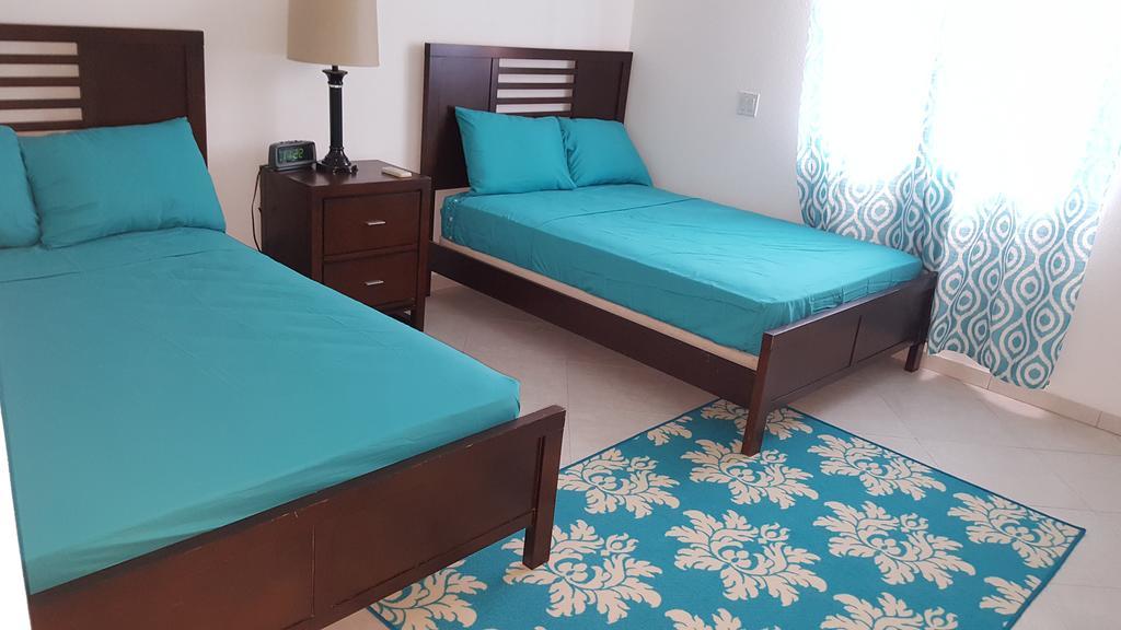 Worthing Beach Apartments บริดจ์ทาวน์ ภายนอก รูปภาพ